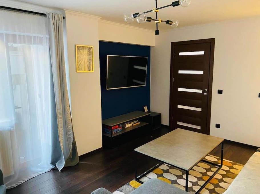 Aparthotel City Center Targu Ocna Bagian luar foto